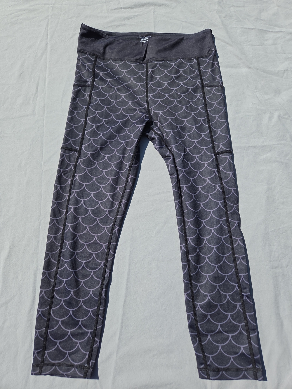 Constantly Varied Gear CVG Dragon Scale Capri S GUC